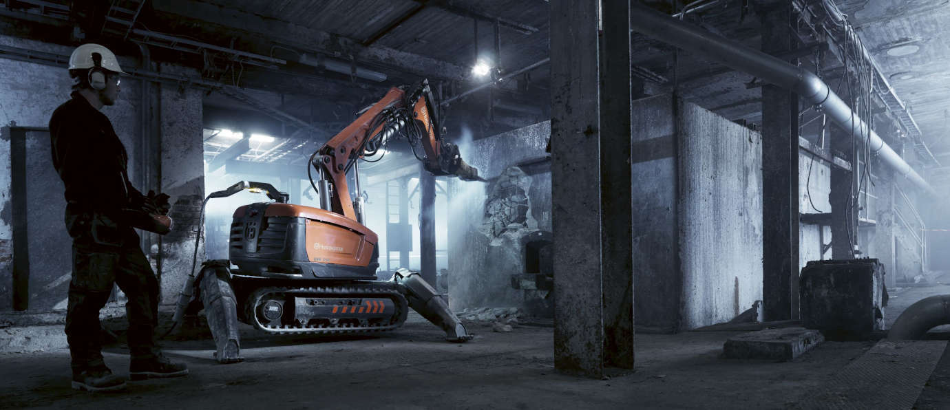 Demolition of walls and buildings: price list, tools, permits