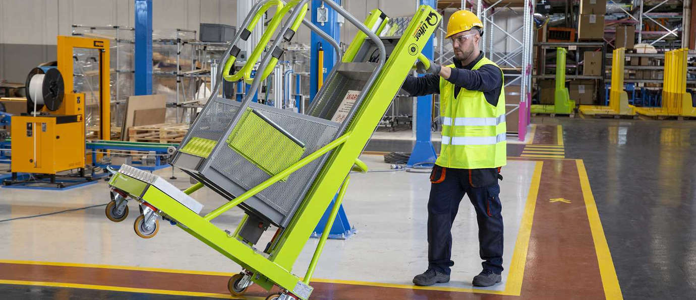 Przepisy BHP w magazynie. Prawidłowe składowanie materiałów