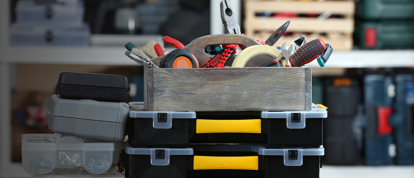 What to keep in a toolbox? Which equipment to choose?
