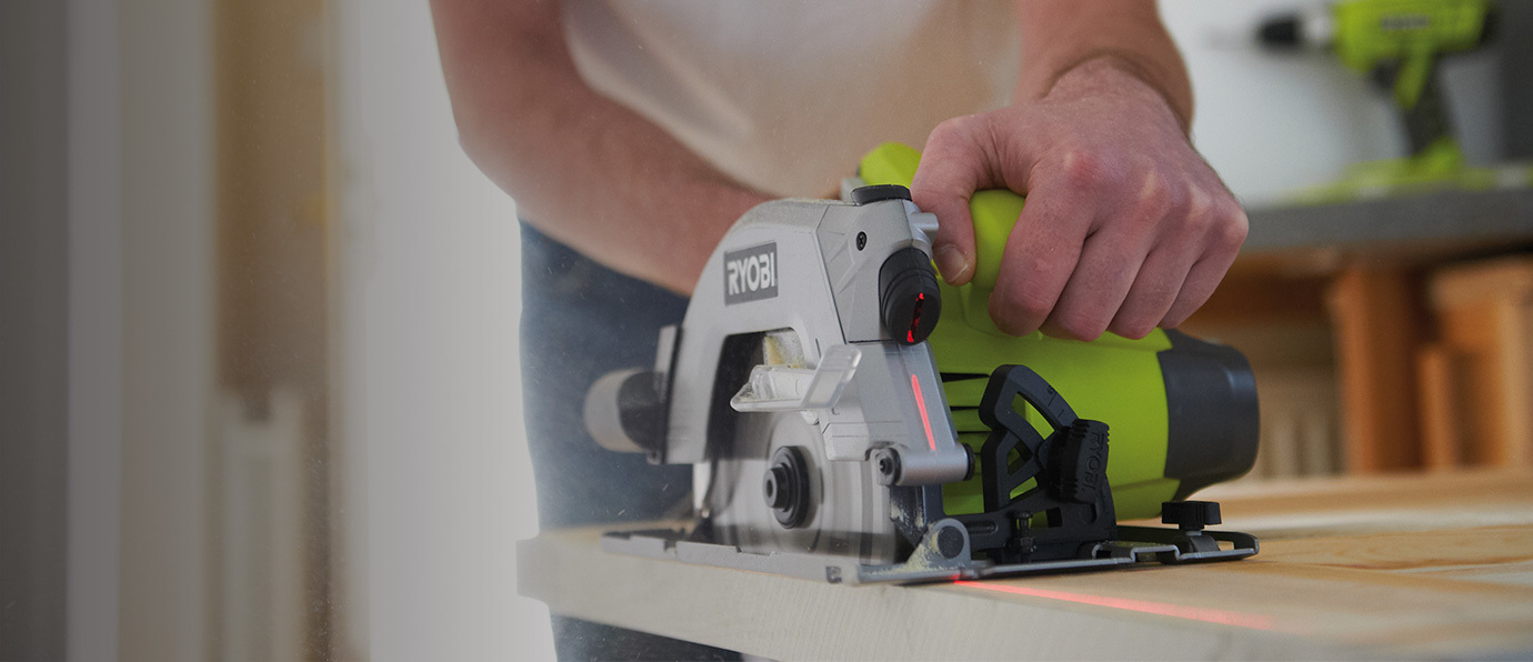CHANGING THE BLADES ON THE SAW. HOW TO DO IT SAFELY? A GUIDE