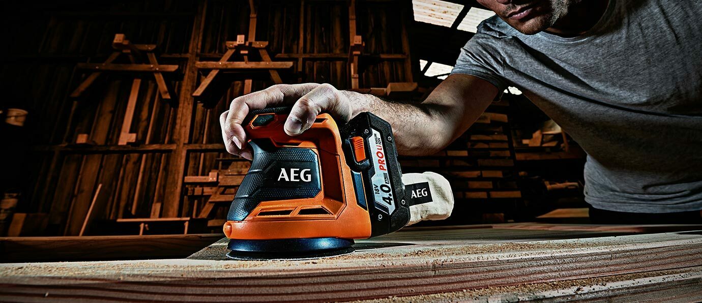 Szlifierka oscylacyjna czy mimośrodowa? Którą wybrać?