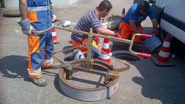 Ręczny/zawieszany chwytak Probst SRZ-M do ram studziennych