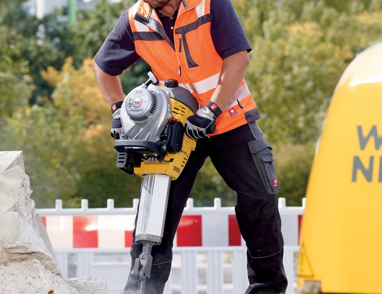 <span style="background-color: #fddd00; color: #323335;  font-size: 160%;">Wacker Neuson BH 65</span>