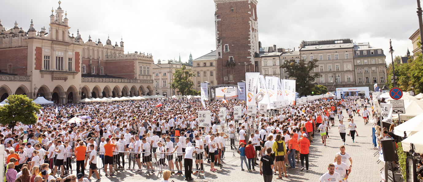 Biegacze zebrani na Rynku Głównym