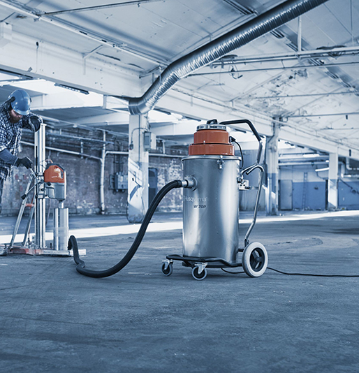 Wet industrial vacuum cleaner with a pump Husqvarna W70P
