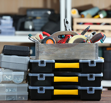 What to keep in a toolbox? Which equipment to choose?