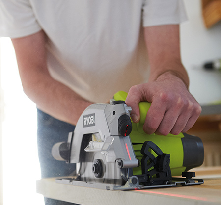 CHANGING THE BLADES ON THE SAW. HOW TO DO IT SAFELY? A GUIDE