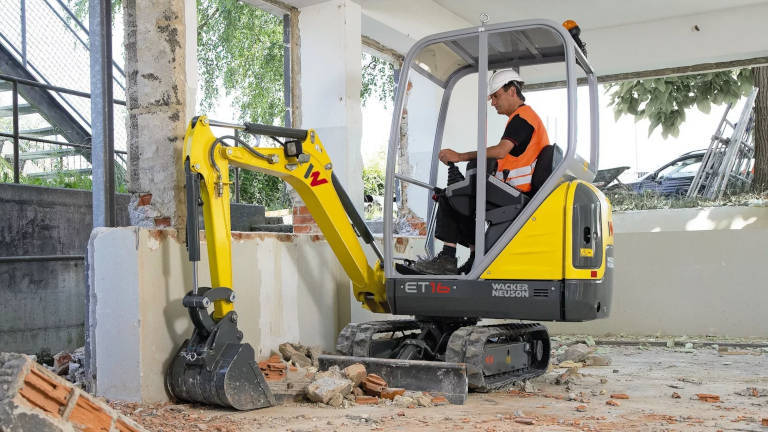 Usługi minikoparką – porady sprzętowe, zakres działań, ceny