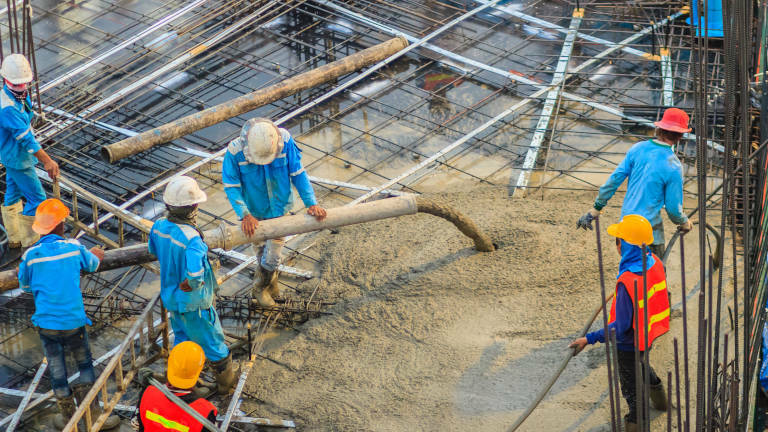 Jak działa wibrator do betonu i jak go używać?